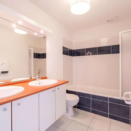 En Duplex Dans Avec Piscine A Pour 4 Personnes *