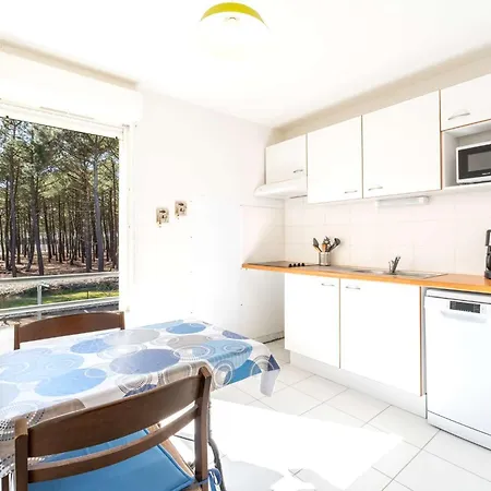 En Duplex Dans Avec Piscine A Pour 4 Personnes Biscarrosse