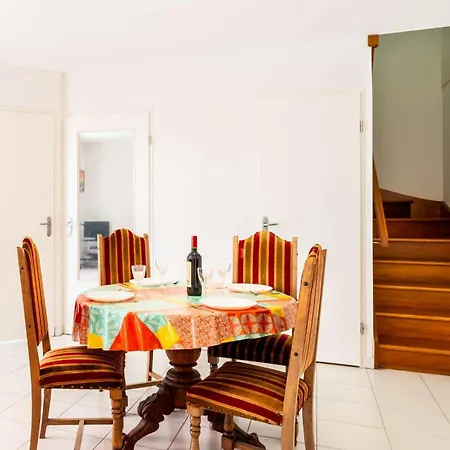En Duplex Dans Avec Piscine A Pour 4 Personnes Apartment