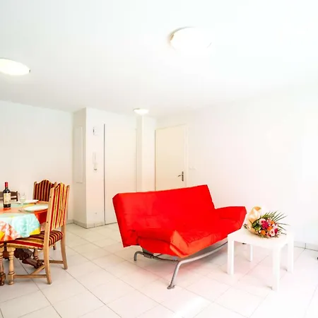 En Duplex Dans Avec Piscine A Pour 4 Personnes *