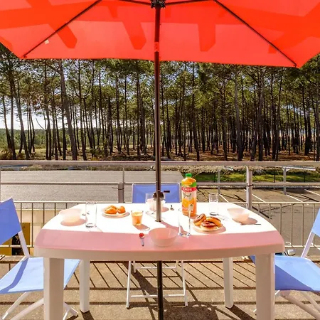 En Duplex Dans Avec Piscine A Pour 4 Personnes דירה